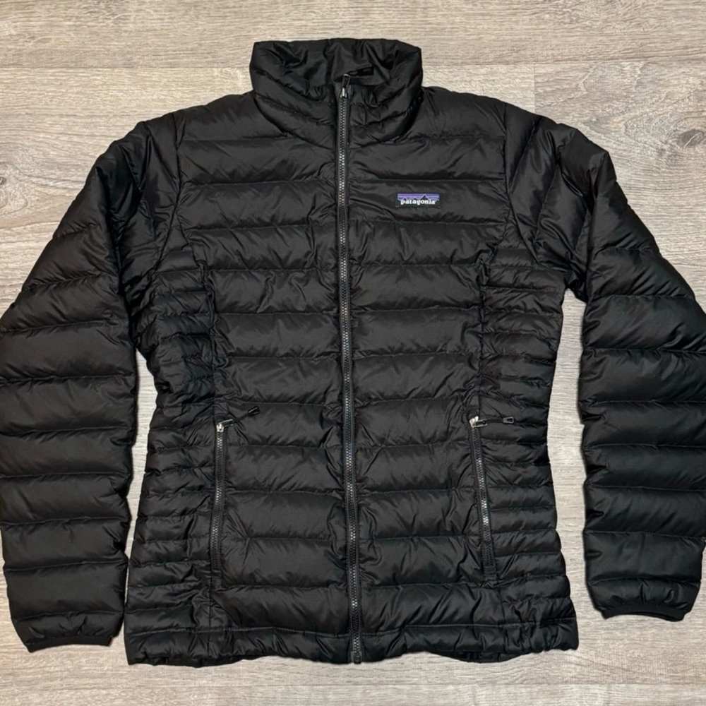 Patagonia Down Jacket - women’s sz Small - like new!